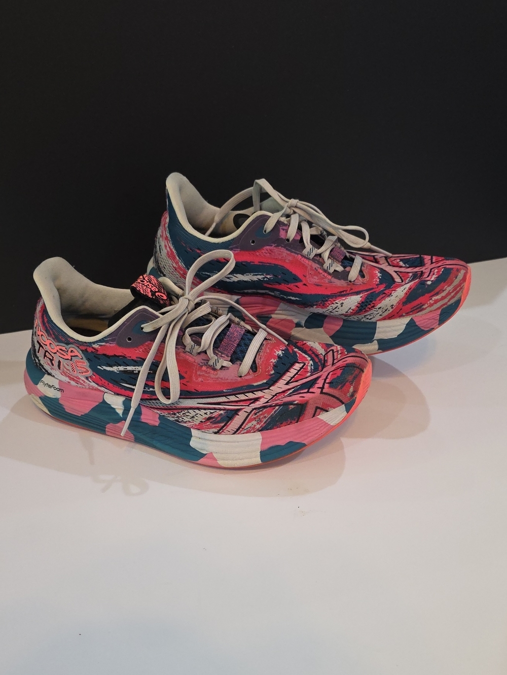 Asics Gel-Noosa TRI 15 Women’s Pink & Blue Patterned Running Shoes Size 8